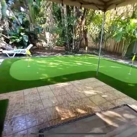 Wilton Tropical Oasis With Heated Pool And Hot Tub Vila